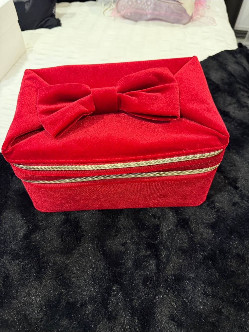 Red Velvet Bow Zip makeup Case - Estee Lauder